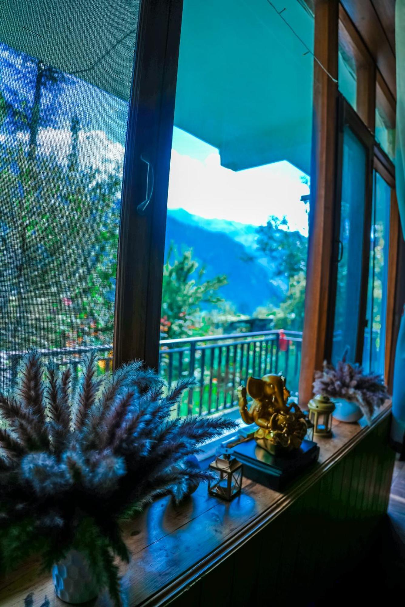 The Manu Emerald # Farmhouse # Top Selling Cottage In Manali # Peaceful Heritage Cozy Stay # Lawn With Bonfire # Most Awarded Bagian luar foto