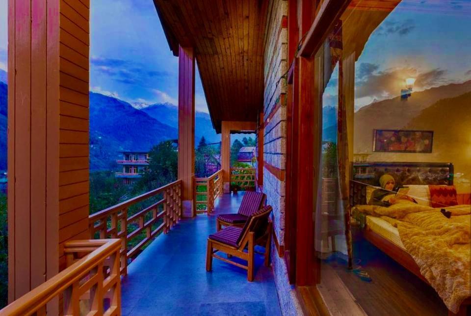 The Manu Emerald # Farmhouse # Top Selling Cottage In Manali # Peaceful Heritage Cozy Stay # Lawn With Bonfire # Most Awarded Bagian luar foto