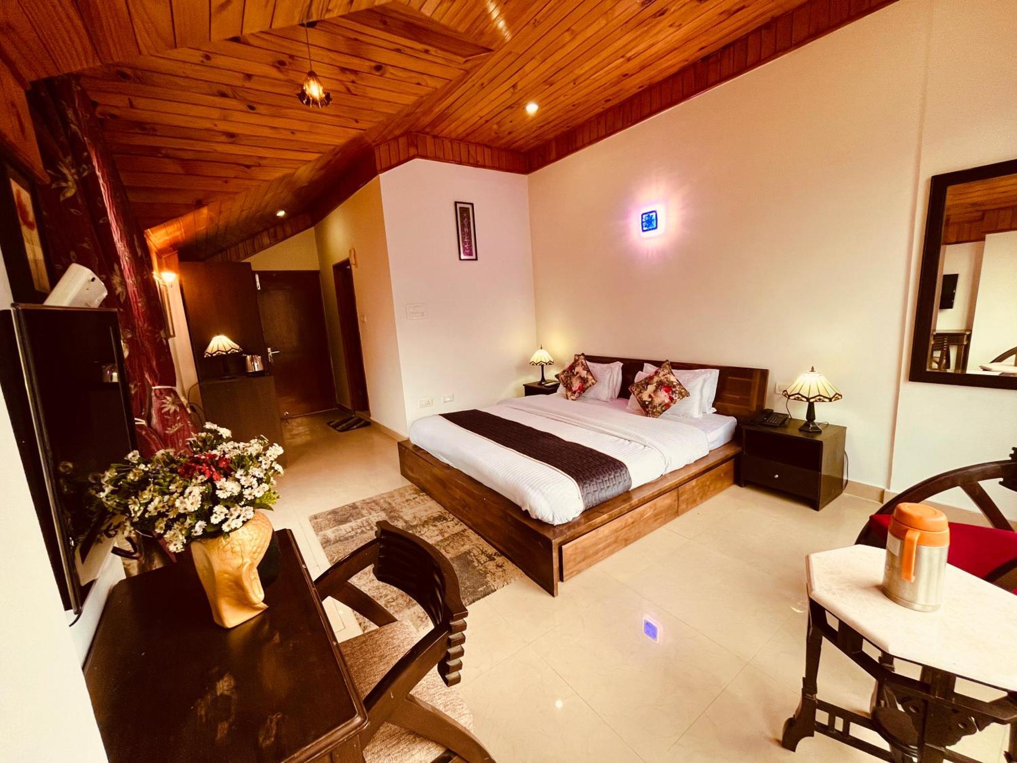 The Manu Emerald # Farmhouse # Top Selling Cottage In Manali # Peaceful Heritage Cozy Stay # Lawn With Bonfire # Most Awarded Bagian luar foto