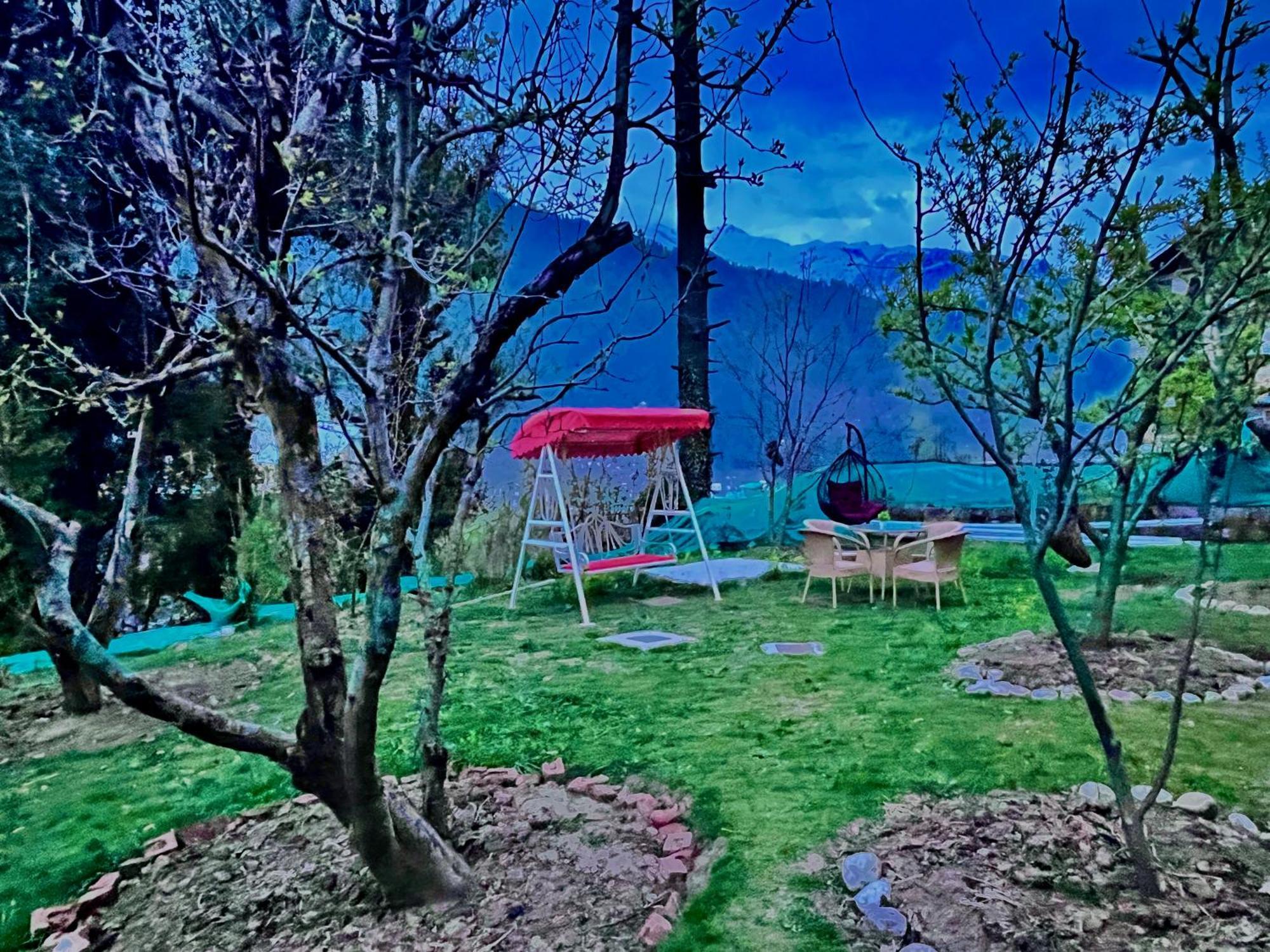 The Manu Emerald # Farmhouse # Top Selling Cottage In Manali # Peaceful Heritage Cozy Stay # Lawn With Bonfire # Most Awarded Bagian luar foto