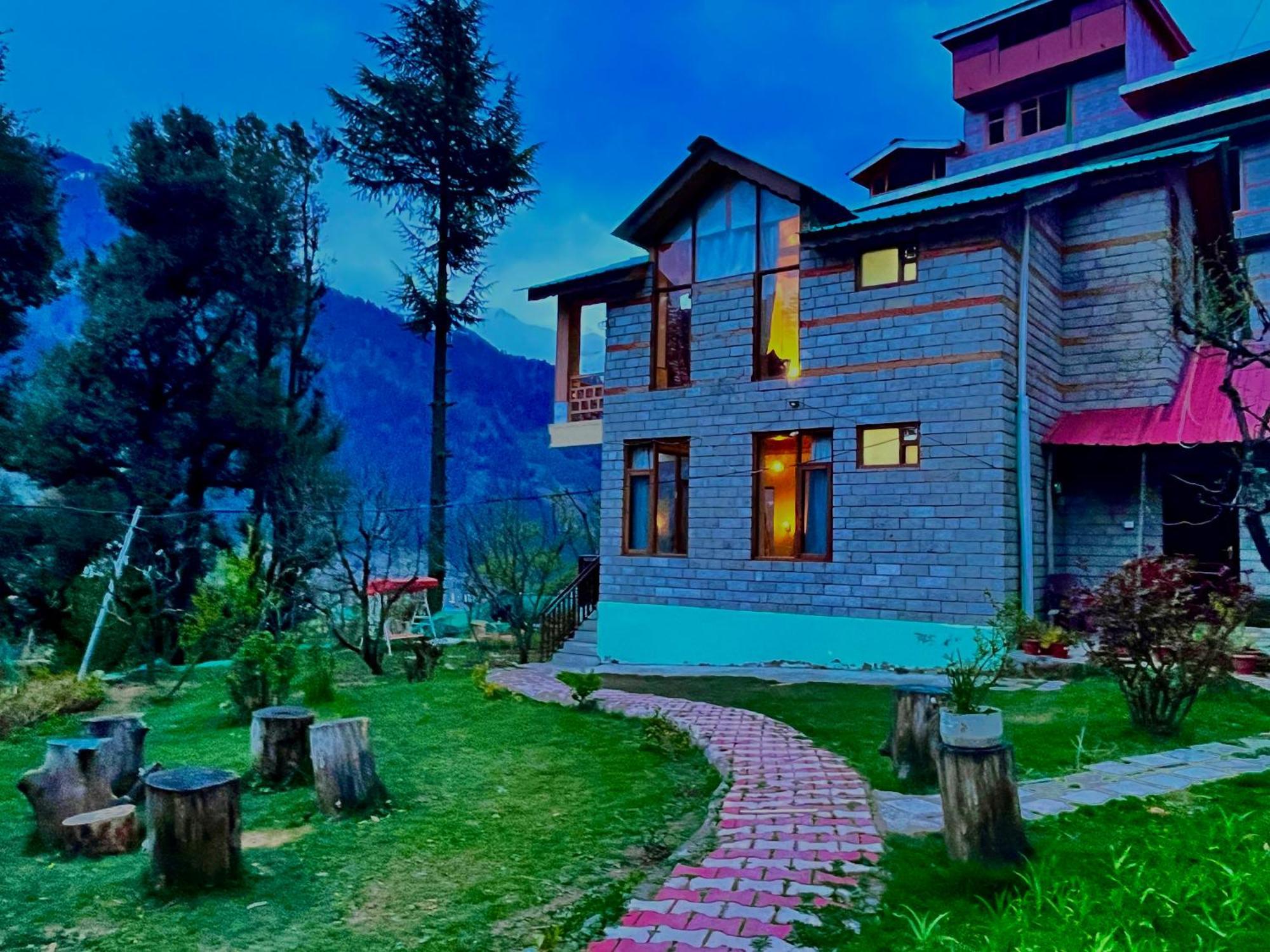 The Manu Emerald # Farmhouse # Top Selling Cottage In Manali # Peaceful Heritage Cozy Stay # Lawn With Bonfire # Most Awarded Bagian luar foto