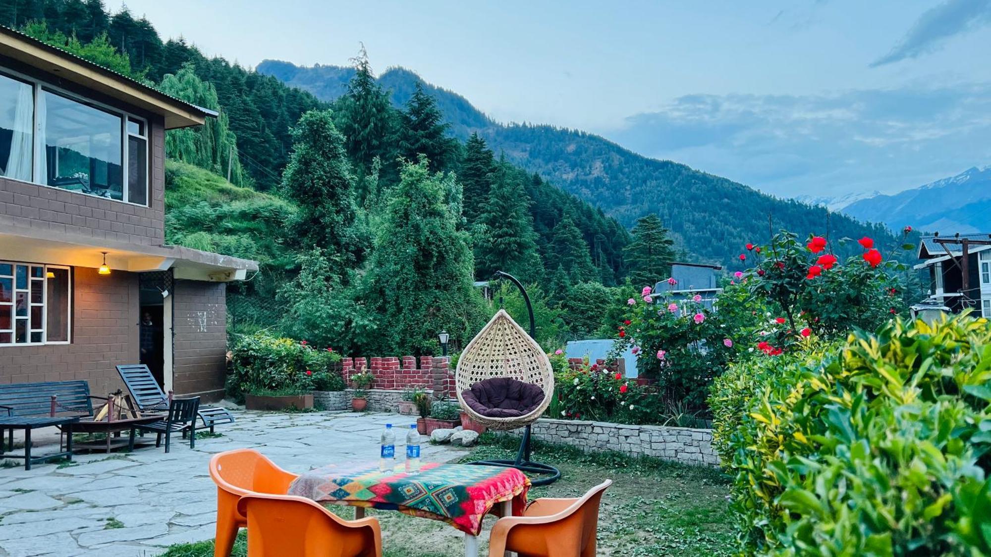 The Manu Emerald # Farmhouse # Top Selling Cottage In Manali # Peaceful Heritage Cozy Stay # Lawn With Bonfire # Most Awarded Bagian luar foto