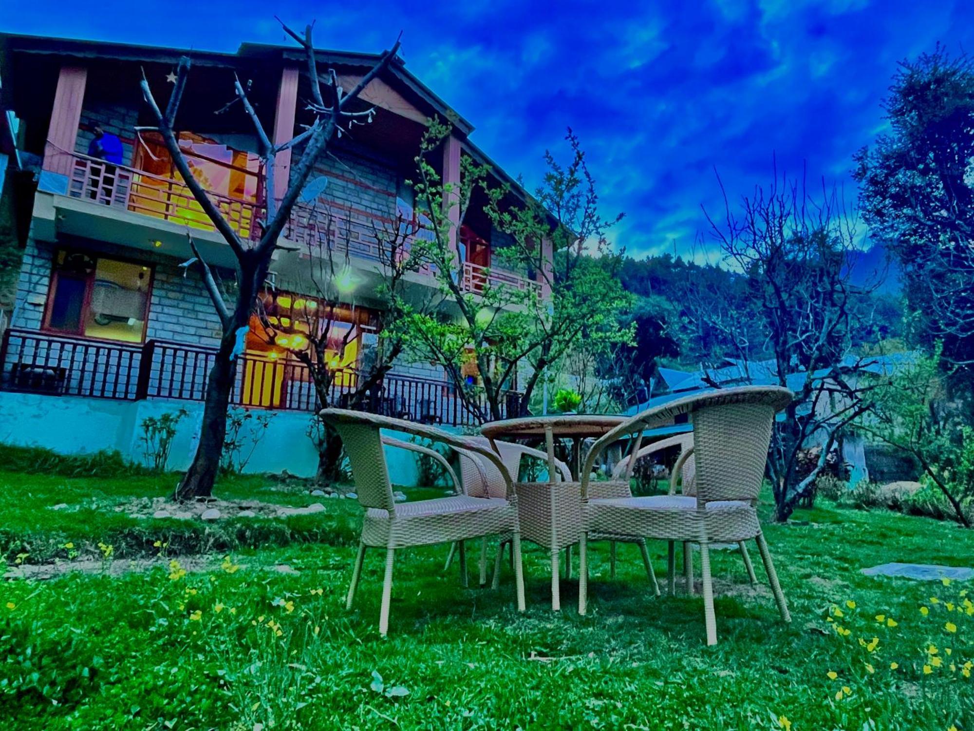 The Manu Emerald # Farmhouse # Top Selling Cottage In Manali # Peaceful Heritage Cozy Stay # Lawn With Bonfire # Most Awarded Bagian luar foto