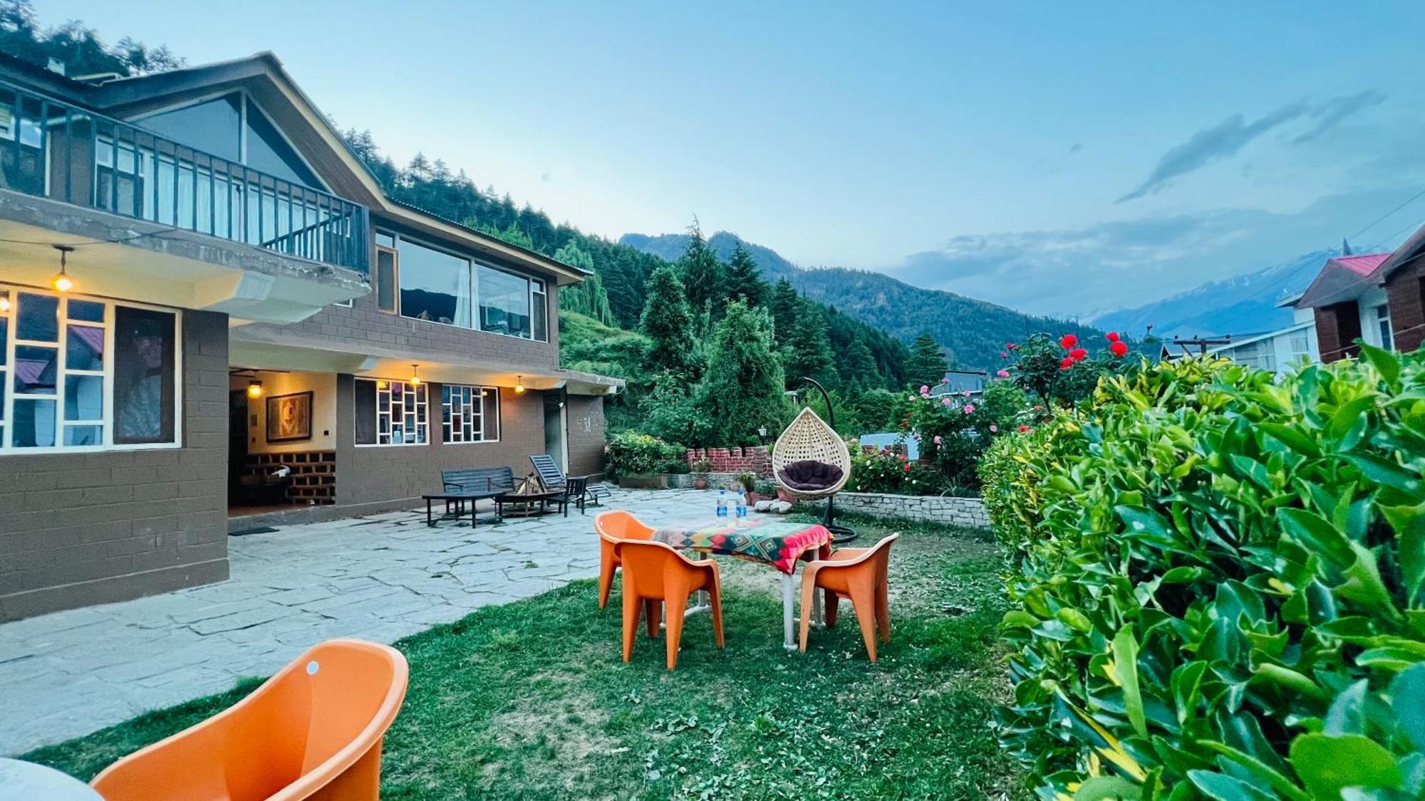The Manu Emerald # Farmhouse # Top Selling Cottage In Manali # Peaceful Heritage Cozy Stay # Lawn With Bonfire # Most Awarded Bagian luar foto