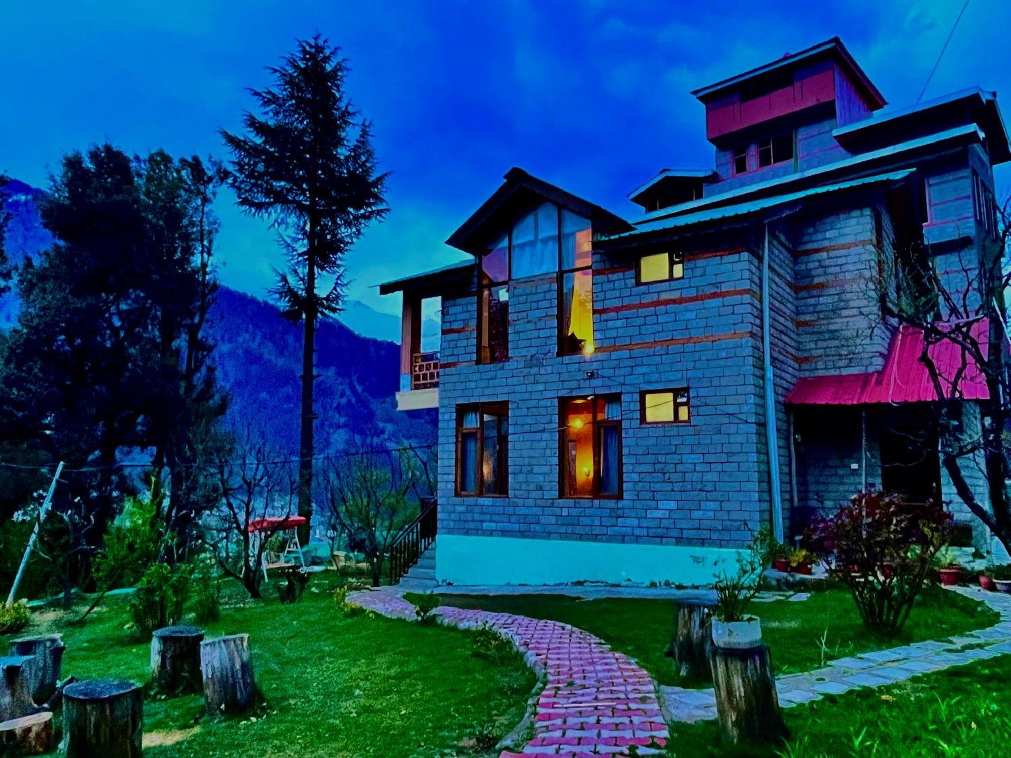 The Manu Emerald # Farmhouse # Top Selling Cottage In Manali # Peaceful Heritage Cozy Stay # Lawn With Bonfire # Most Awarded Bagian luar foto